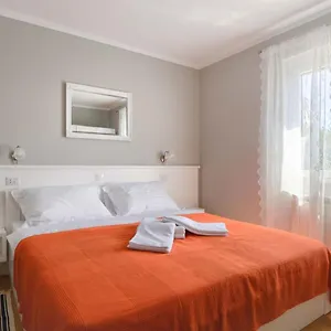 https://villa-hope-apartments.in-istria.net